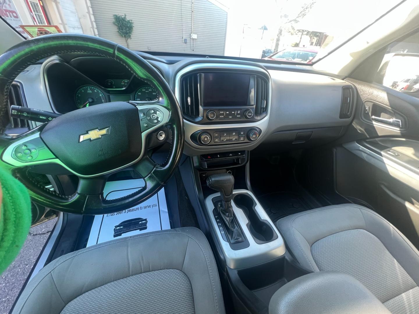 2015 SILVER /Gray Chevrolet Colorado LT CREW CAB 4WD Short Box (1GCGTBE36F1) with an 3.6L V6 DOHC 24V GAS engine, 6 SPEED AUTOMATIC transmission, located at 1018 Brunswick Ave, Trenton, NJ, 08638, (609) 989-0900, 40.240086, -74.748085 - A real nice Chevy Colorado Pick up Crew Cab!! All serviced up and ready for the road! Financing available - Photo#14